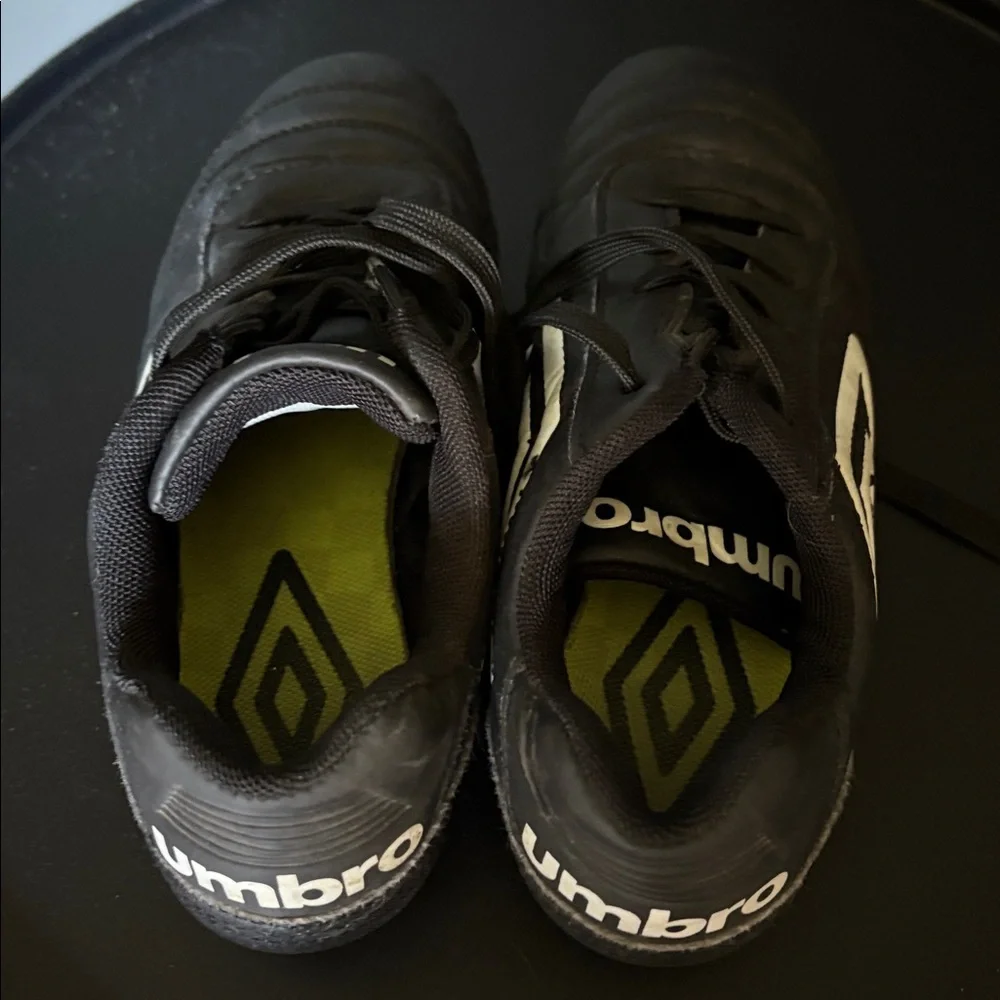 Umbro stylish cleats